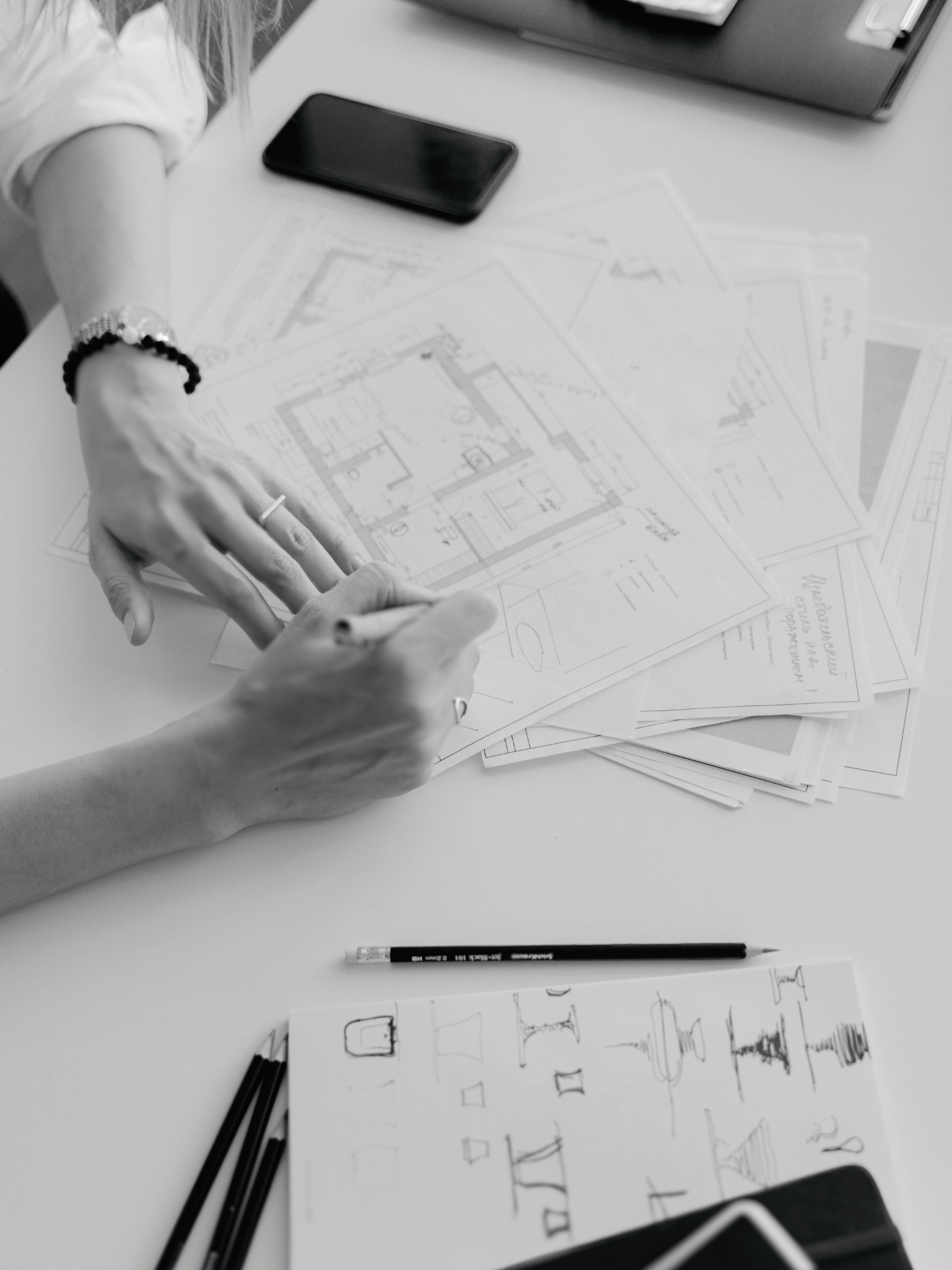 Un parcours qui structure ma pratique Plans et esquisses d'un projet de rénovation, agence d'architecture d'intérieur à Paris